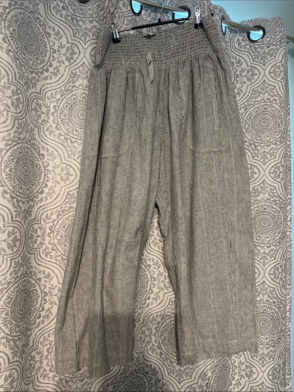 Pilcro Gray Ribbed Elastic-Waist Cropped Pants